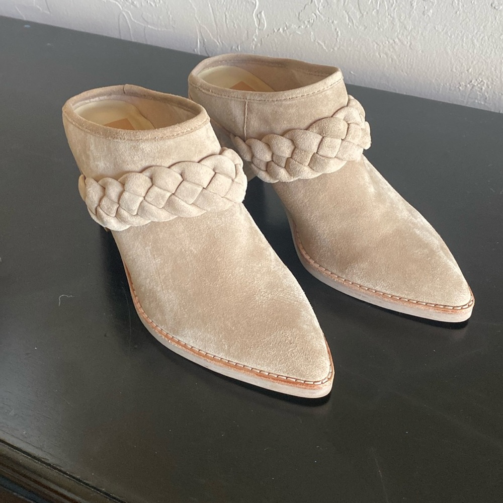 Dolce Vuta Serla Braided Mule. Size 6